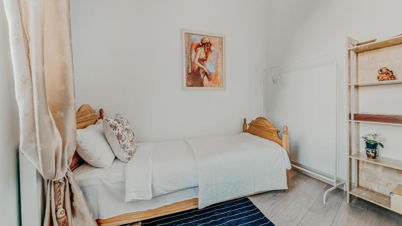 Spacious - 140 Square Meters Apartment, Centre